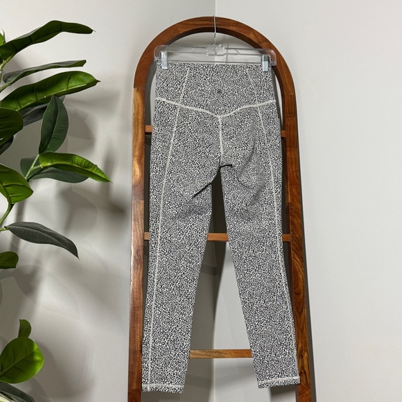 Athleta SMALL TALL Salutation Camo Jogger & Stash Pocket Textured Tights - Picture 3 of 14